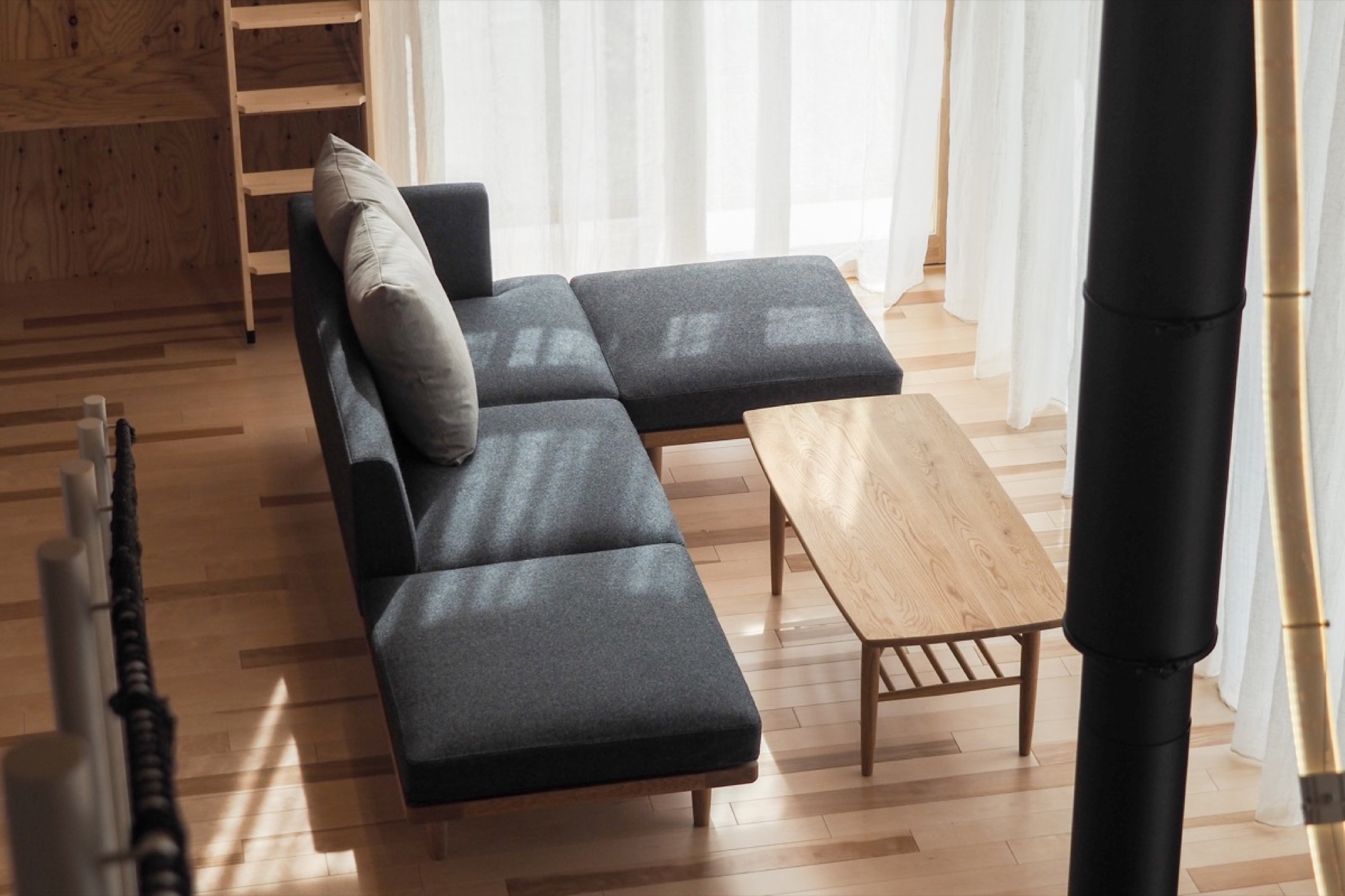 隈研吾氏設計の施設に特注家具を納品しました。
